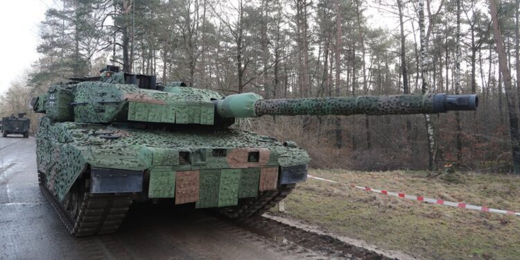 Άρμα μάχης «Leopard» γερμανικής κατασκευής (φωτ.: αρχείου: EPA/Focke Strangmann)