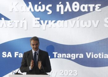 Ο πρωθυπουργός Κυριάκος Μητσοτάκης μιλάει στην τελετή παράδοσης των έργων Ασφαλείας Προμηθειών και Πληροφοριών (SSI - Security of Supply and Information) και του 5ου αεροσκάφους F-16 VIPER στην Πολεμική Αεροπορία, στις εγκαταστάσεις της ΕΑΒ στην Τανάγρα, Τρίτη 24 Ιανουαρίου 2023. (Φωτ.: ΑΠΕ-ΜΠΕ/Γιάννης Κολεσίδης)