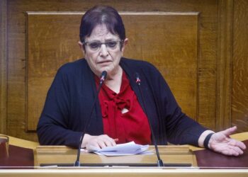 Η Αλέκα Παπαρήγα μιλά στη Βουλή τον Δεκέμβριο του 2022 στη συζήτηση για το νομοσχέδιο του υπουργείου Υγείας (Φωτ. αρχείου: Eurokinissi/Γιώργος Κονταρίνης)
