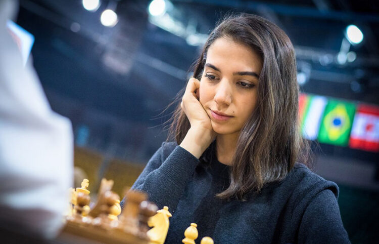 Η Ιρανή σκακίστρια Σαρασαντάτ Χαντεμαλσαριέχ στο διεθνές τουρνουά σκακιού που έγινε στο Αλμάτι του Καζακστάν (φωτ.: FIDE)