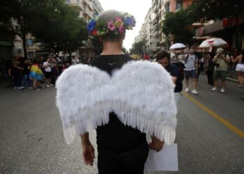 Στιγμιότυπο από την παρέλαση αποδοχής και περηφάνιας των ΛΟΑΤΚΙ+ στη Θεσσαλονίκη, τον περασμένο Ιούνιο (φωτ.: ΜΟΤΙΟΝΤΕΑΜ/Γιώργος Κωνσταντινίδης)