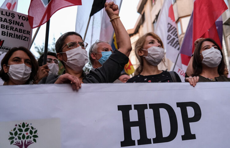 Στιγμιότυπο από διαδήλωση μελών του HDP (φωτ.: EPA / Sedat Suna)