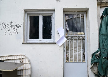Το εγκαταλελειμμένο σπίτι στο Ίλιον όπου κακοποιήθηκε ο 15χρονος (φωτ.:  EUROKINISSI / Μιχάλης Καραγιάννης)