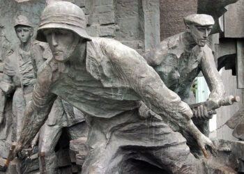 Μνημείο για τον Β' Παγκόσμιο Πόλεμο στην Πολωνία (φωτ.: pixabay. com / sebo106)