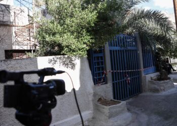 Το σπίτι του ζευγαριού στη Νίκαια, όπου διαπράχθηκε η δολοφονία (φωτ.: EUROKINISSI/Βασίλης Ρεμπάπης)