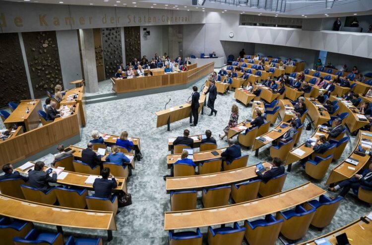 Στιγμιότυπο από παλιότερη συνεδρίαση του ολλανδικού κοινοβουλίου στη Χάγη (φωτ. EPA/Bart Maat)