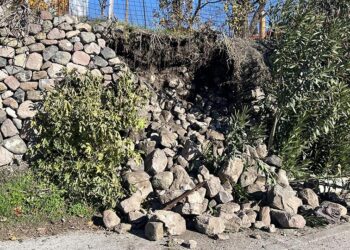 Κατολισθητικά φαινόμενα μετά το σεισμό στη δυτική Λέσβο (φωτ.: Facebook / Nikos Zouros)