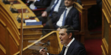 Ο Αλέξης Τσίπρας μιλά στην Ολομέλεια της Βουλής (φωτ.: ΑΠΕ-ΜΠΕ / Αλέξανδρος Βλάχος)