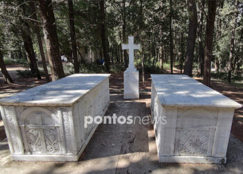 Οι βασιλικοί τάφοι στο Τατόι (φωτ.: Χριστίνα Κωνσταντάκη)