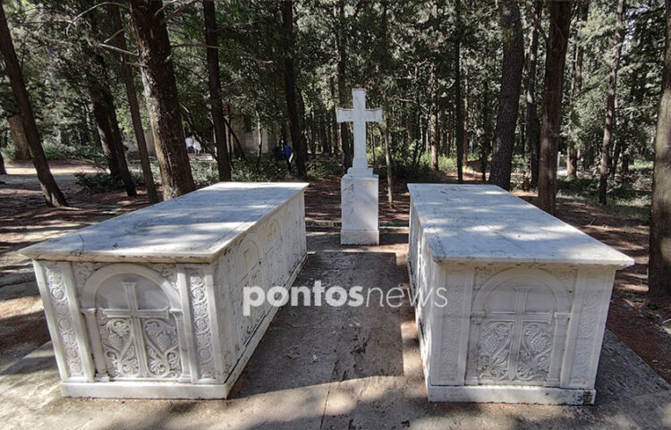 Οι βασιλικοί τάφοι στο Τατόι (φωτ.: Χριστίνα Κωνσταντάκη)