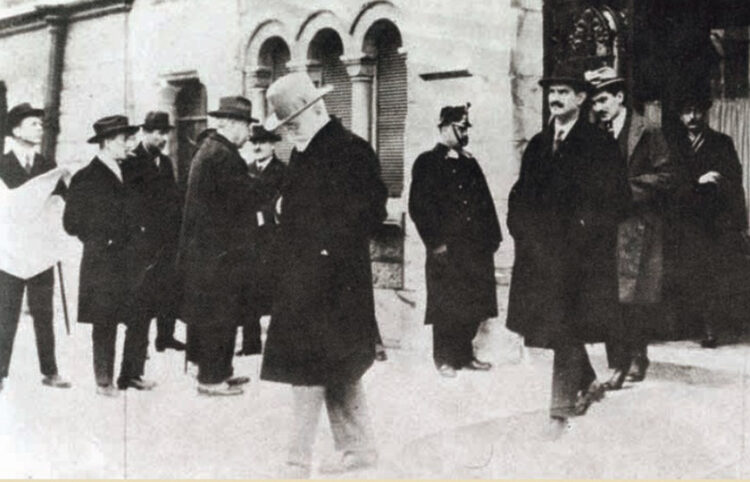 Ο Ελευθέριος Βενιζέλος μετά την υπογραφή της Συνθήκης της Λοζάνης, στις 24 Ιουλίου 1924 (πηγή: oundation.parliament.gr)