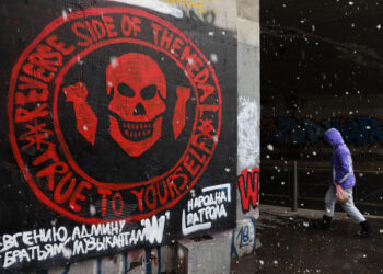 Ο λογότυπος της Wagner σε γκράφιτι σε τοίχο στο Βελιγράδι (φωτ.: EPA / Andrej Cukic)