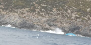 Φωτογραφία της λέμβου που ναυάγησε ανοιχτά της Λέρου (Φωτ.: Λιμενικό Σώμα-Ελληνική Ακτοφυλακή/Eurokinissi)
