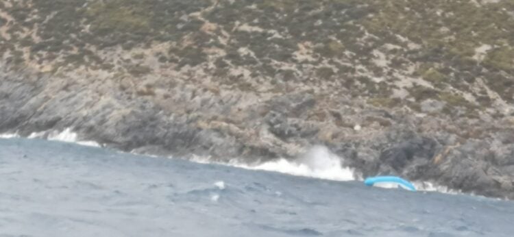 Φωτογραφία της λέμβου που ναυάγησε ανοιχτά της Λέρου (Φωτ.: Λιμενικό Σώμα-Ελληνική Ακτοφυλακή/Eurokinissi)