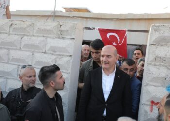 Ο Τούρκος υπουργός Εσωτερικών Σουλεϊμάν Σοϊλού, στη διάρκεια επίσκεψής του σε οικιστικό πρόγραμμα της τουρκικής κυβέρνησης στη Συρία (φωτ.: EPA/Yahya Nemah)