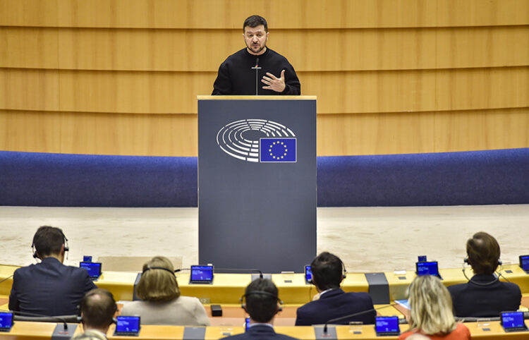 Ο πρόεδρος της Ουκρανίας απευθύνεται στους βουλευτές της ΕΕ (φωτ.: European Parliament)