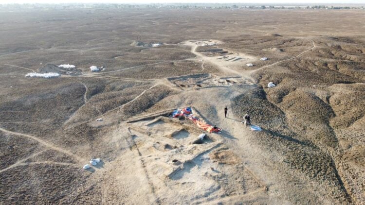Η αρχαία ταβέρνα ήταν κρυμμένη μόλις 50 εκατοστά κάτω από την επιφάνεια του εδάφους (φωτ. Lagash Archaeological Project)