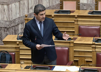 Ο υφυπουργός Αθλητισμού Λευτέρης Αυγενάκης στη Βουλή (φωτ.: EUROKINISSI / Μιχάλης Καραγιάννης)
