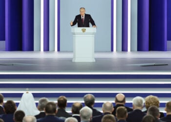 Ο Βλαντίμιρ Πούτιν κατά την ετήσια ομιλία του στο ρωσικό έθνος (φωτ.: EPA / Sergey Savastyanov / Sputnik / Kremlin Pool)