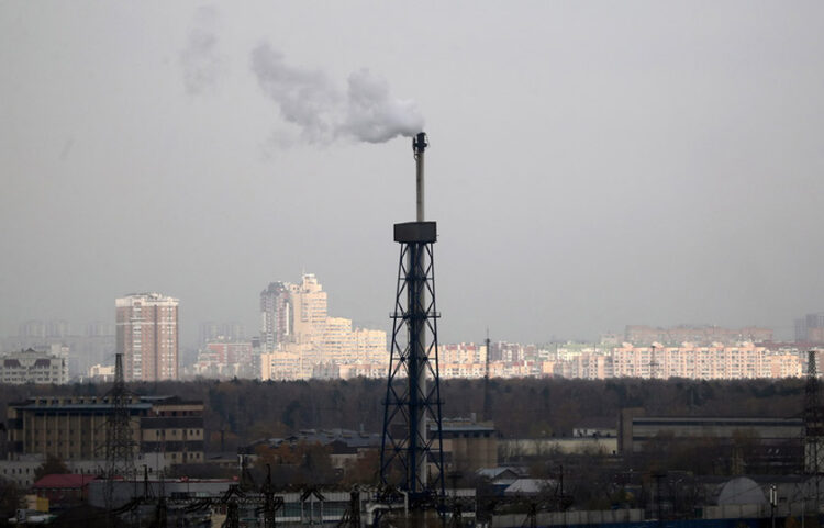 Άποψη διυλιστηρίου της Gazpromneft στη Μόσχα (φωτ.: EPA / Maxim Shipenkov)