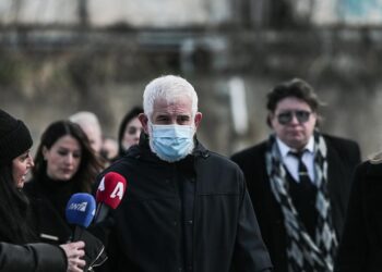 Ο Πέτρος Φιλιππίδης έξω από το Μικτό Ορκωτό Δικαστήριο της Αθήνας (φωτ.: EUROKINISSI / Βασίλης Ρεμπάπης)