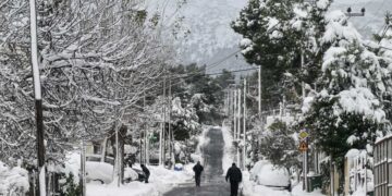 Τρίτη ημέρα χιονόπτωσης στον Διόνυσο της Αττικής και΅, σύμφωνα με την ΕΜΥ, αναμένεται συνέχεια (φωτ.: EUROKINISSI/Μιχάλης Καραγιάννης)