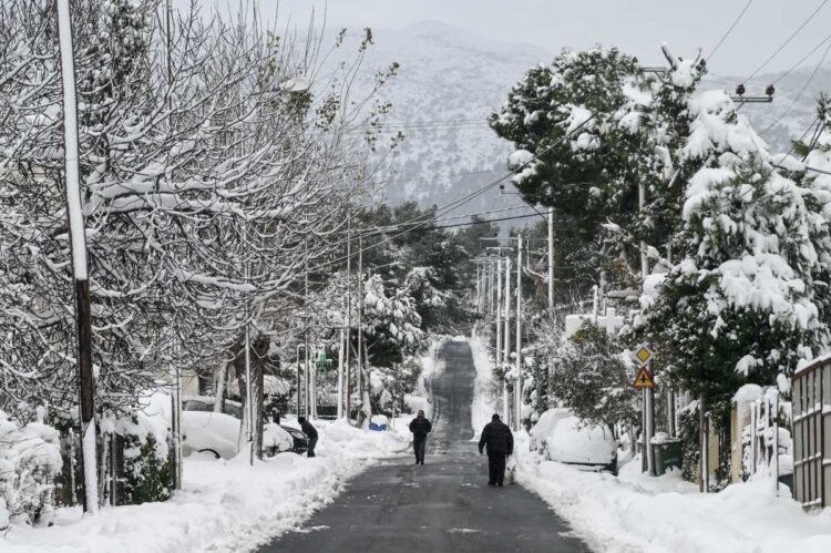 Τρίτη ημέρα χιονόπτωσης στον Διόνυσο της Αττικής και΅, σύμφωνα με την ΕΜΥ, αναμένεται συνέχεια (φωτ.: EUROKINISSI/Μιχάλης Καραγιάννης)