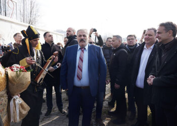 Στιγμιότυπο από την επίσκεψη του Κυριάκου Μητσοτάκη στην Καστοριά (φωτ.: Γραφείο Τύπου Πρωθυπουργού / Δημήτρης Παπαμήτσος)