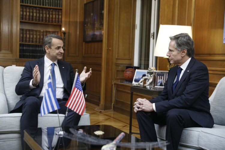 Σε εξέλιξη βρίσκεται η συνάντηση του Έλληνα πρωθυπουργού με τον Αμερικανό υπουργό Εξωτερικών στο Μέγαρο Μαξίμου (φωτ.: EUROKINISSI/Γιάννης Κονταρίνης)