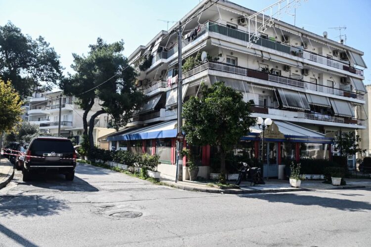 Ο 40χρονος υδραυλικός είχε τραυματιστεί θανάσιμα από σφαίρα που είχε δεχθεί κατά τη διάρκεια ανταλλαγής πυροβολισμών μεταξύ δύο αλβανικών συμμοριών σε μια καφετέρια της Νέας Ιωνίας  (φωτ.: EUROKINISSI/Μιχάλης Καραγιάννης)