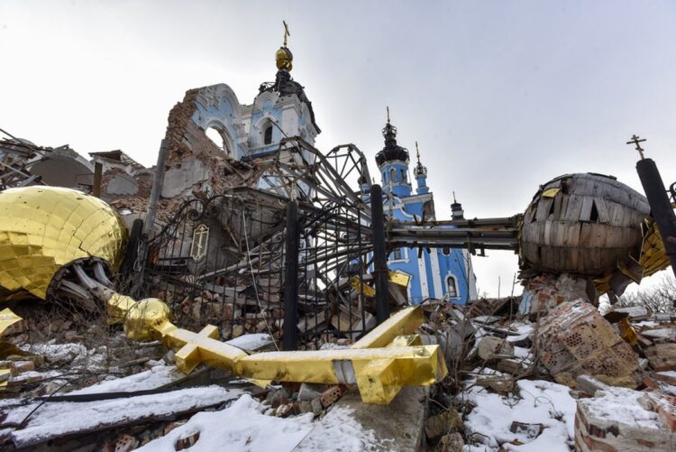 Κατεστραμμένο μοναστήρι στην περιοχή του Ντόνετσκ, στην Ουκρανία (φωτ.: EPA/Oleg Petrasyuk)