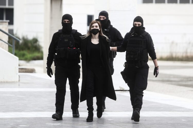 Η Ρούλα Πισπιρίγκου ενώ προσέρχεται στο δικαστήριο (φωτ.: EUROKINISSI/Σωτήρης Δημητρόπουλος)