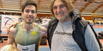 Ο Μίλτος Τεντόγλου με τον προπονητή του Γιώργο Πομάσκι στο Γκέτεμποργκ της Σουηδίας (φωτ.: Twitter / Ηellenic Olympic Committee)