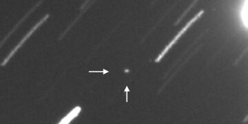 Με τα βέλη σημειώνεται ο αστεροειδής «2023 DZ2» (πηγή: Wikipedia)