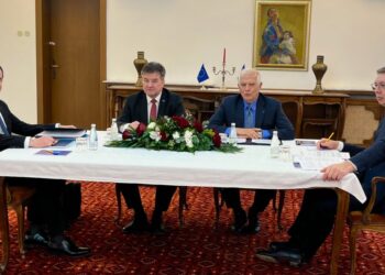 Βούτσις, Κούρτι, Μπορέλ στο τραπέζι των διαπραγματεύσεων για για τον τρόπο υλοποίησης της πρότασης της ΕΕ σχετικά με την εξομάλυνση των σχέσεων μεταξύ Βελιγραδίου και Πρίστινας (Φωτ.: twitter.com/JosepBorrellF)