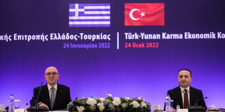 Οι επικεφαλής της Μικτής Οικονομικής Επιτροπής Ελλάδας-Τουρκίας που συνεδρίασε στην Αθήνα Δευτέρα, 24 Ιανουαρίου 2022 (φωτ.: Eurokinissi/Γιάννης Παναγόπουλος)