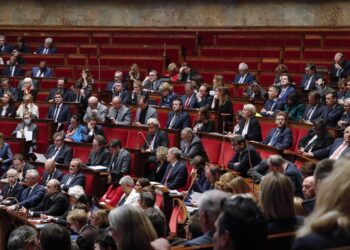 Συζήτηση της πρότασης μομφής κατά της γαλλικής κυβέρνησης για το σχέδιο μεταρρύθμισης του συνταξιοδοτικού της συστήματος (φωτ.: EPA/Tereza Suarez)