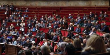 Συζήτηση της πρότασης μομφής κατά της γαλλικής κυβέρνησης για το σχέδιο μεταρρύθμισης του συνταξιοδοτικού της συστήματος (φωτ.: EPA/Tereza Suarez)