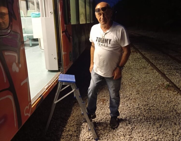 Ο άτυχος μηχανοδηγός του εμπορικού τρένου Γιώργος Κουτσούμπας (φωτ.: Facebook.com/Giorgos Koutsoumpas)