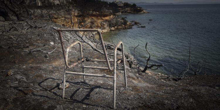 Το οικόπεδο στο Κόκκινο Λιμάνι όπου έχασαν τη ζωή τους 25 άνθρωποι (φωτ.: Eurokinissi/Θανάσης Δημόπουλος)