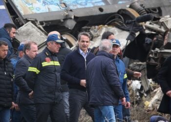 Ο πρωθυπουργός Κυριάκος Μητσοτάκης στο σημείο του πολύνεκρου σιδηροδρομικού δυστυχήματος στα Τέμπη, Τετάρτη 1 Μαρτίου 2023 (φωτ.: MotionTeam/Βασίλης Βερβερίδης)