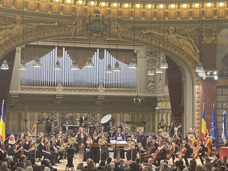 Στιγμιότυπο από τη συναυλία στο Βουκουρέστι (πηγή: twitter.com/tberuch)