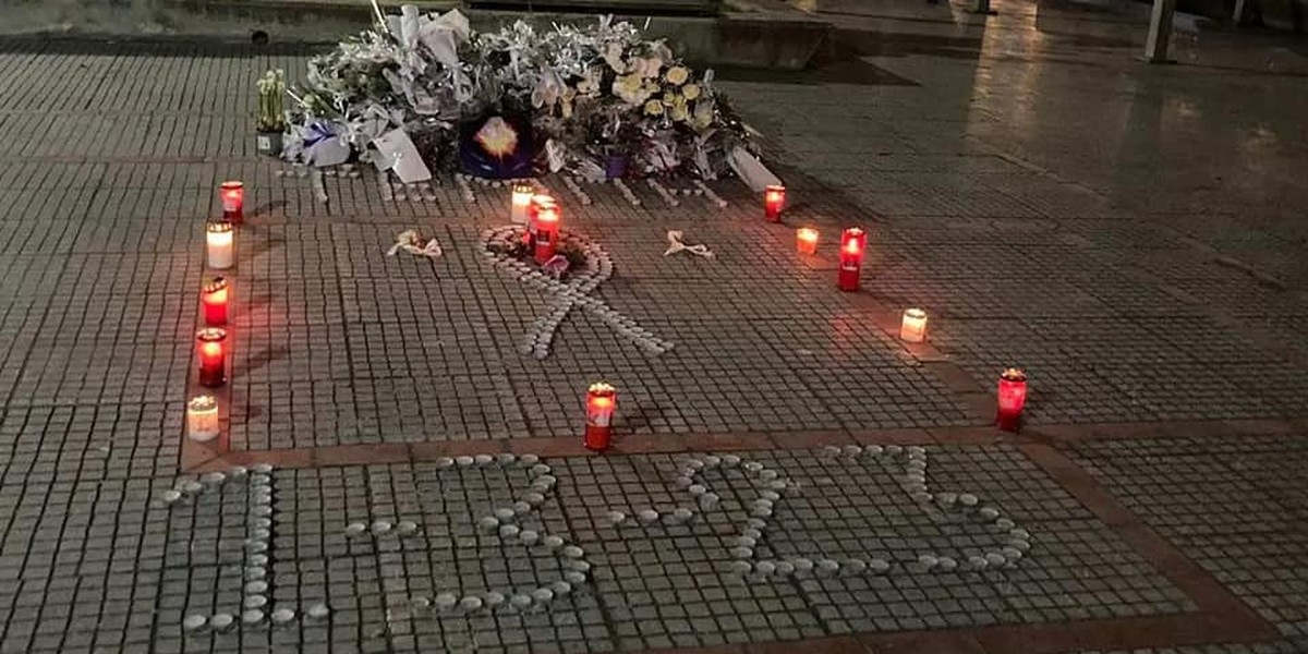 Λάρισα: Πόντιοι και Κρήτες φοιτητές τίμησαν τη μνήμη των θυμάτων του σιδηροδρομικού δυστυχήματος στα Τέμπη