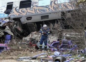 Εικόνα από το σημείο της πολύνεκρης σιδηροδρομικής τραγωδίας στα Τέμπη (φωτ.: Λεωνίδας Τζέκας/EUROKINISSI)