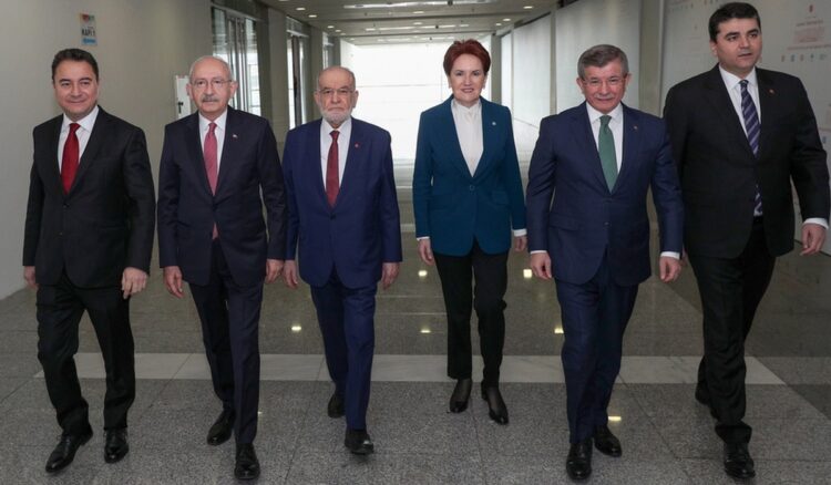 Οι ηγέτες των έξι κομμάτων της αντιπολίτευσης της Τουρκίας που ένωσαν τις δυνάμεις τους κατά του Ερντογάν (Φωτ.: EPA/ALP Eren Kagya)