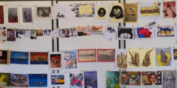 Στην έκθεση Mail Art παρουσιάζονται έργα από καλλιτέχνες κάθε ηλικίας, τα οποία εστάλησαν μέσω ταχυδρομείου (φωτ.: facebook/Σοφία Αμπερίδου)