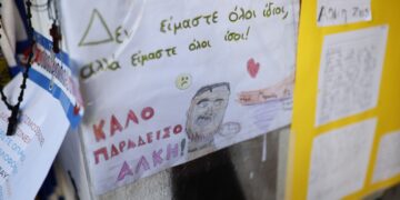 Ζωγραφιές και μηνύματα στο σημείο όπου δολοφονήθηκε ο 19χρονος Άλκης Καμπανός (φωτ.: ΑΠΕ-ΜΠΕ/Δημήτρης Τοσίδης)