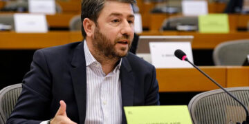 O Νίκος Ανδρουλάκης  κατά τη διάρκεια παρέμβασης σε επιτροπή του Ευρωκοινοβουλίου (φωτ.: Γραφείο Τύπου ΠΑΣΟΚ)
