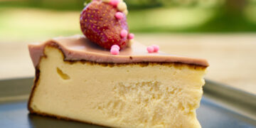 Αυτό, πάντως, είναι ένα cheesecake από... χέρι (φωτ.: pixabay.com / Engin Agyurt)