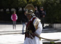 Φουσταλενοφόρος στη μαθητική παρέλαση που έγινε στην Αθήνα για την 25η Μαρτίου (φωτ.: EUROKINISSI / Σωτήρης Δημητρόπουλος)